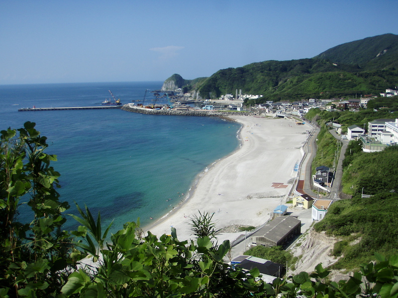 中村さんの地元、神津島。綺麗な海と白い砂浜が印象的