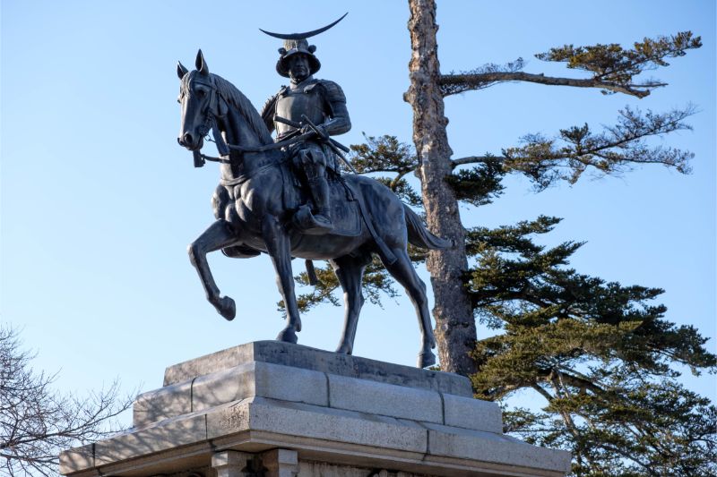 仙台城を築いた伊達政宗の像